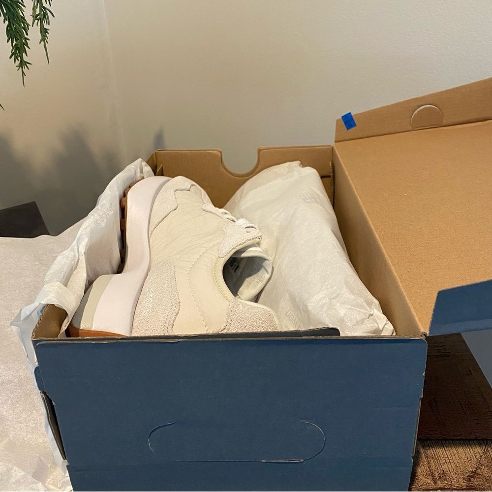 NIB New Balance 327 ‘White Gum’ - Picture 6 of 8